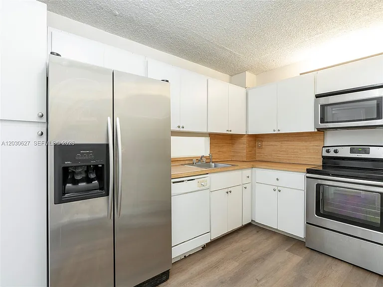6450 Collins Ave #406 — Photo 5