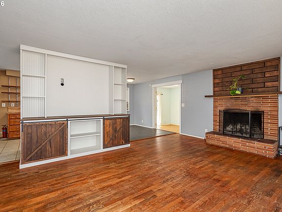 2nd image of 260 35th St
