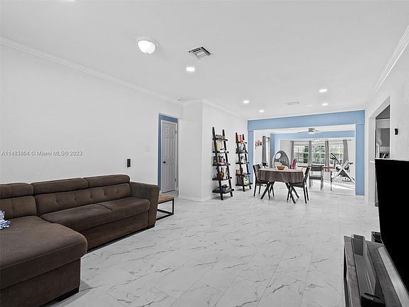 4th image of 714 N 31st Ave