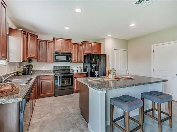 4th image of 214 Archcliffe Point Pl