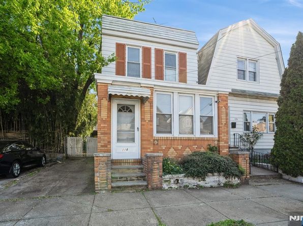 118 W 49th St, Bayonne, NJ 07002