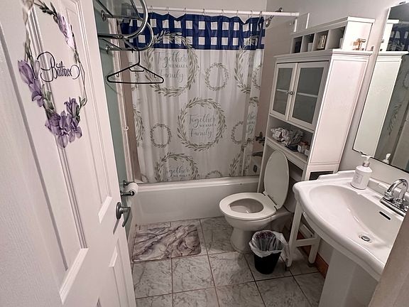3rd image of 5911 NE 14th Ln APT 201