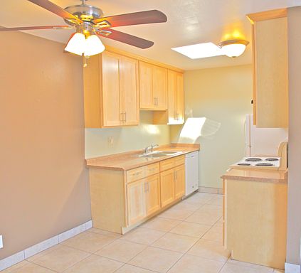 4th image of 1670 Union Ave APT 12