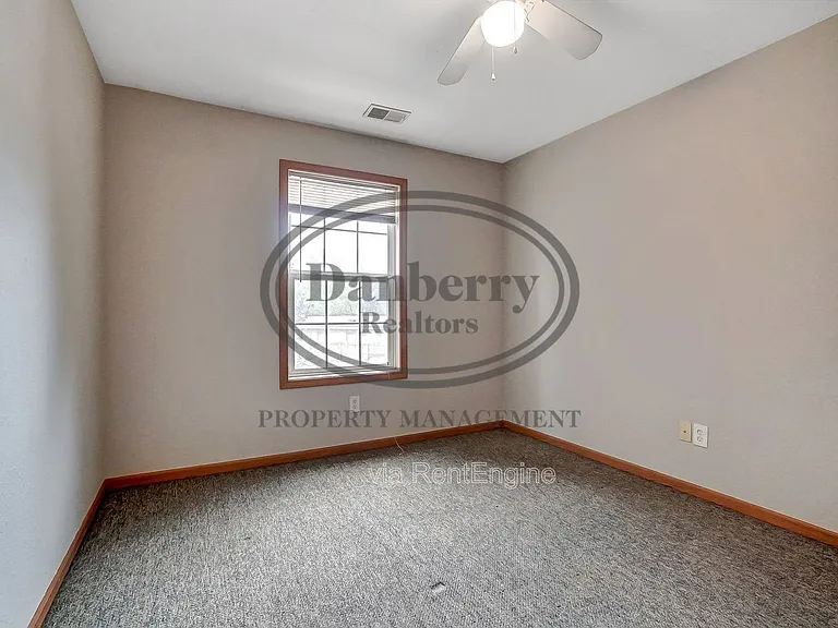 1115 N Byrne Rd — Photo 21