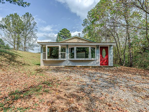 3rd image of 1576 Pineview Dr