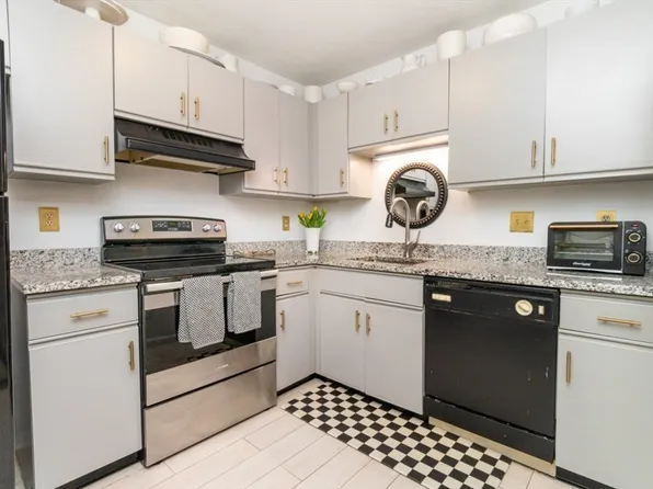 50 Watertown St APT 110, Watertown, MA 02472