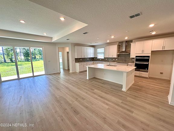 5th image of 3207 SAFFRON Court
