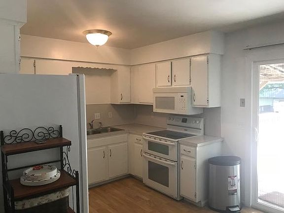 3rd image of 810 Valleyway Dr