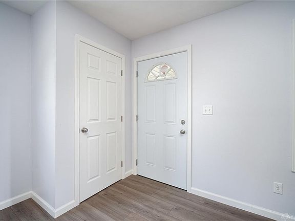 3rd image of 414 Marshall Dr