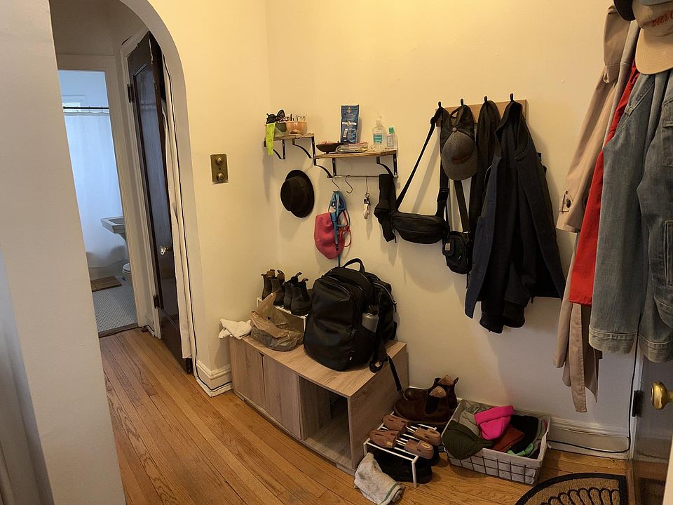 1st image of 4715 N Winchester Ave APT 1B