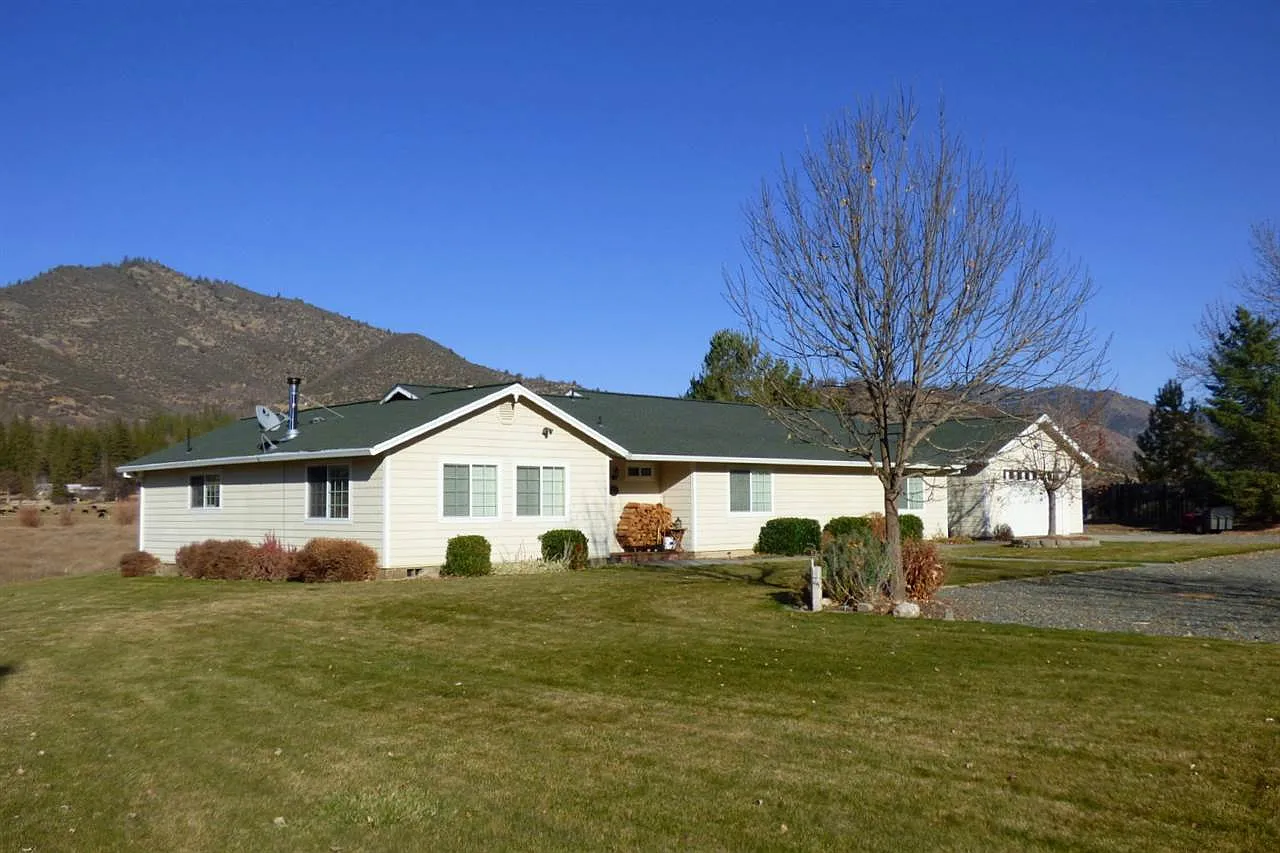 14621 N Highway 3 photo 1