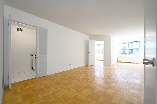 Rented by Buchbinder & Warren | media 3