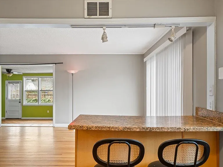 1073 Ivy Rd — Photo 12