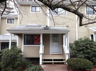 19F Wiggins Farm Dr #F, Simsbury, CT 06070