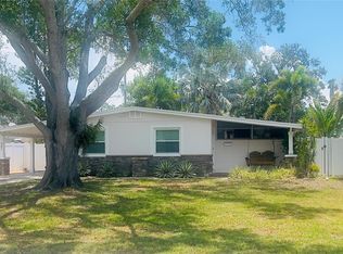 4201 Des Moines St NE, Saint Petersburg, FL 33703