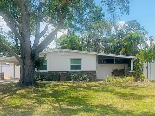 4201 Des Moines St NE, Saint Petersburg, FL 33703