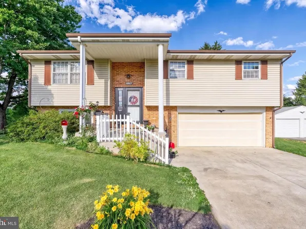 1917 Douglas Dr, Carlisle, PA 17013