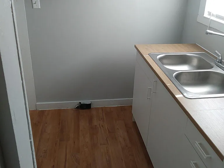1004 Avenue E #1 — Photo 9