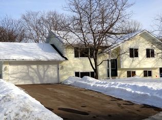 3201 York Dr, Woodbury, MN 55125