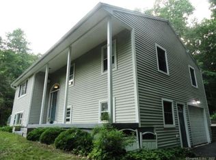 29 Snipsic Lake Rd, Ellington, CT 06029