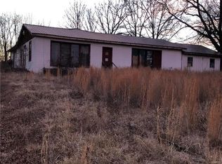 10465 Old 8 E, Mineral Point, MO 63660