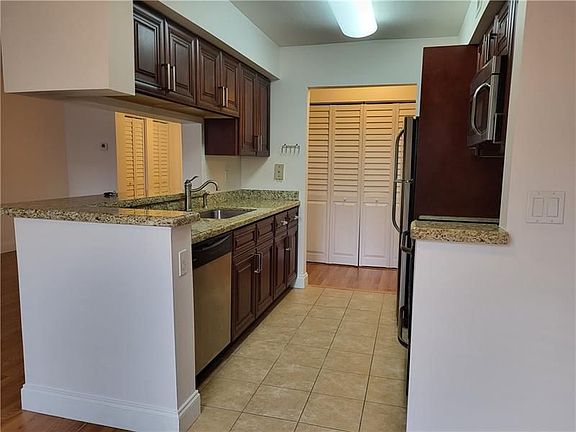 5th image of 9833 Westview Dr APT 812