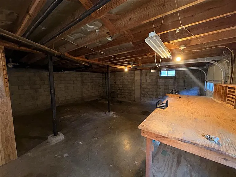 Basement/garage
