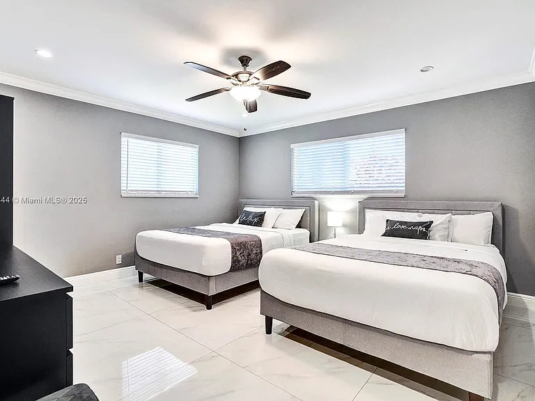 1301 Rodman St — Photo 13