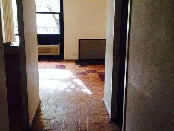 4th image of 2941 S Michigan Ave APT 208