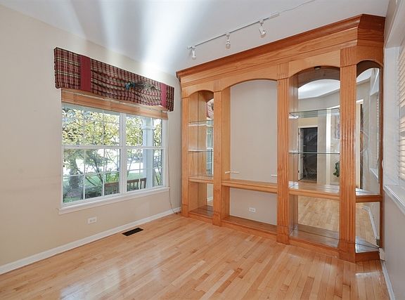 2nd image of 1054 Shoreline Dr