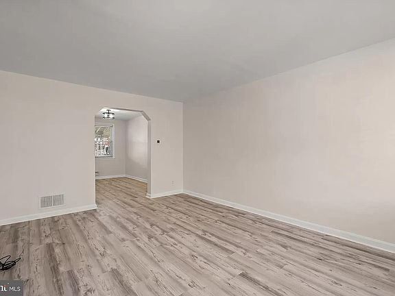 4th image of 708 Umbra St