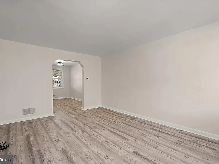 708 Umbra St — Photo 4