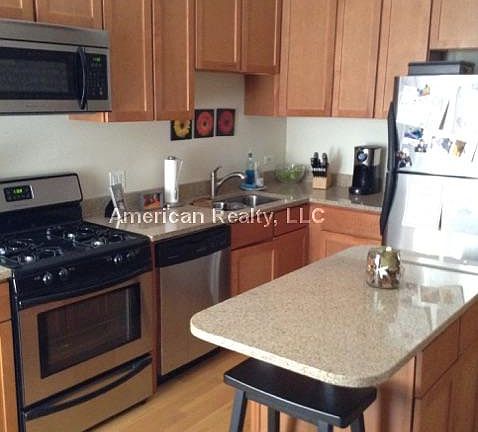 2nd image of 635 W Buckingham Pl APT 3E