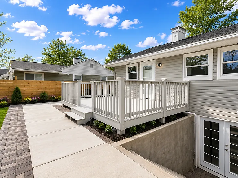 1405 Matthews Dr — Photo 14