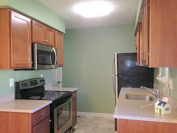 4th image of 1725 Maisonette Dr