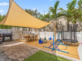 4945 NW 48th Ter, Tamarac, FL 33319