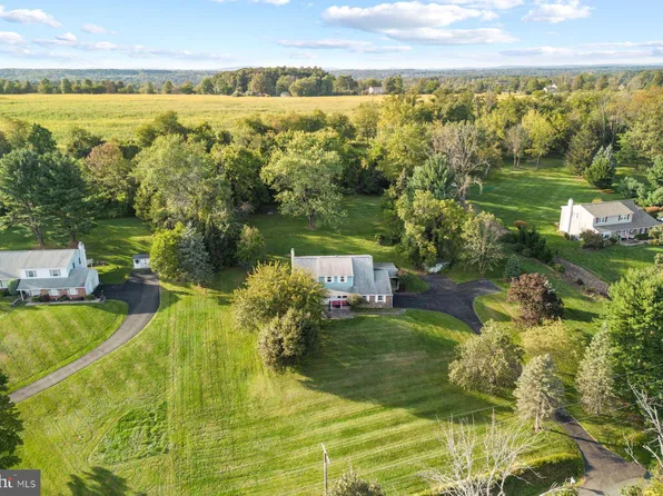 5645 Ridgeview Dr, Doylestown, PA 18902