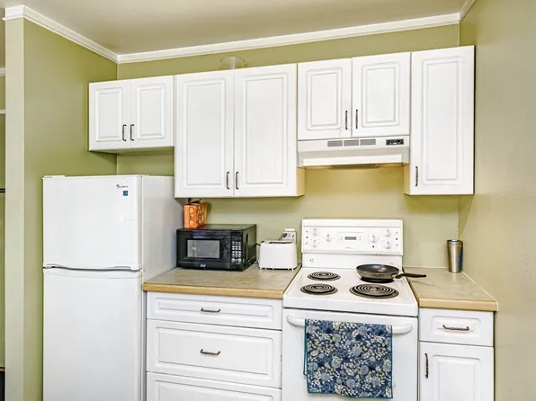 1330 Burrard St #610, Vancouver, BC V6Z 2B8