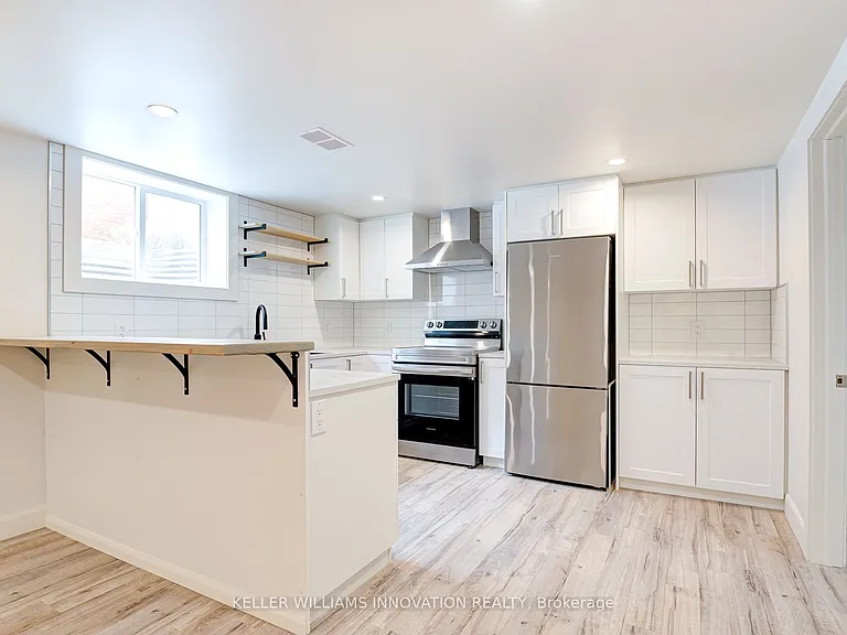 81 Culver Cres #B — Photo 10