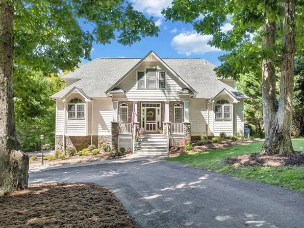 555 Park Way Ave, Moneta, VA 24121