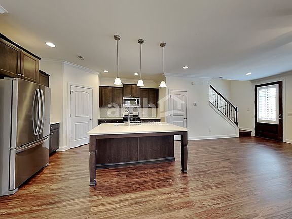 5th image of 124 Benjamin Ln