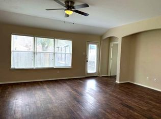 1113 Mockingbird Dr, Aubrey, TX 76227