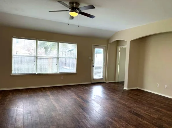 1113 Mockingbird Dr, Aubrey, TX 76227