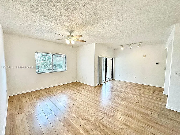 2807 Veronia Dr #301 — Photo 1