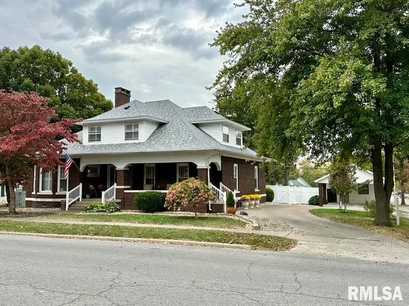 310 E Oak St, West Frankfort, IL 62896