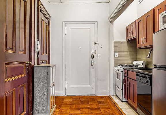 3rd image of 284 5th Ave #5A