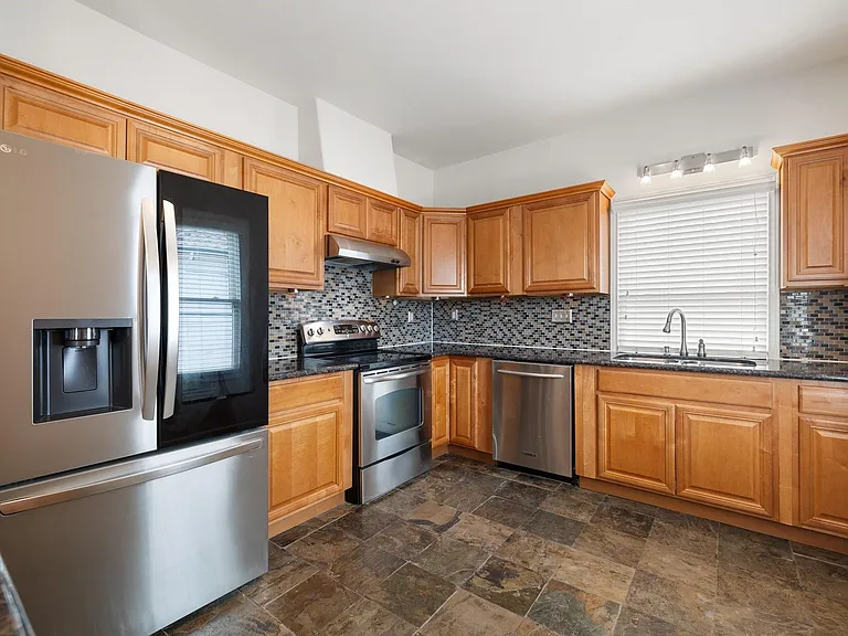 631 Cortlandt St #A — Photo 4