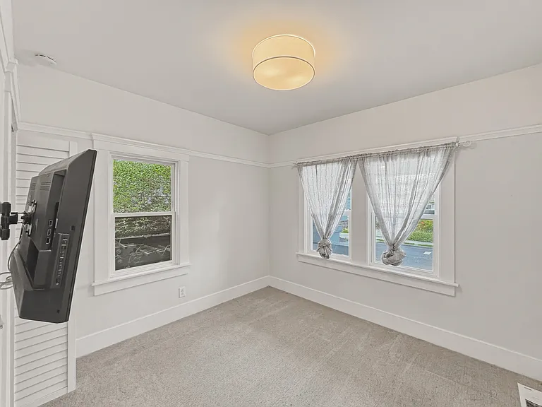 926 Cerrito St — Photo 21