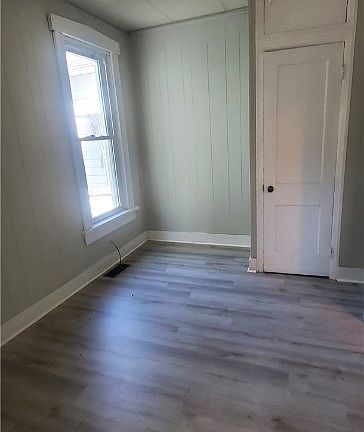 3rd image of 152 Nassau St
