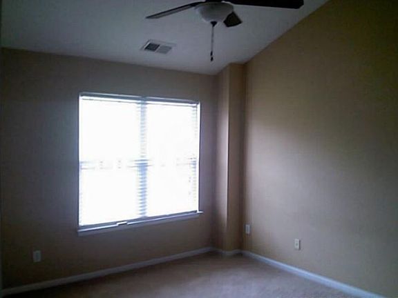 master w/ vaulted ceilings